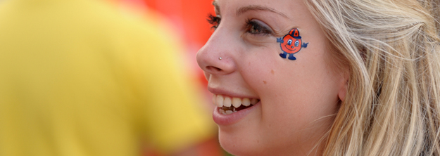 SU student with Otto sticker